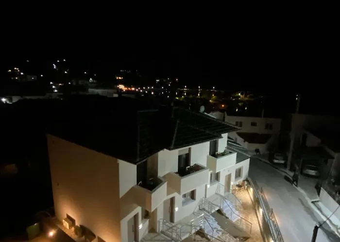 アパートホテル Sirens アイイ・アポストロ